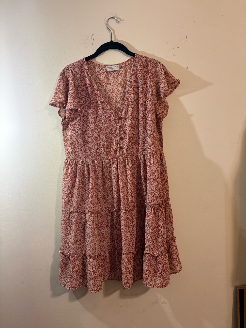 Dress Forum Floral Tiered V-Neck Dress women’s medium burnt red white button